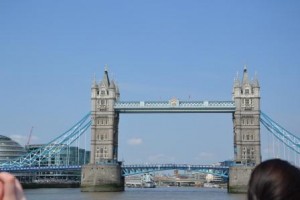 Die unvergleichliche Tower Bridge von unserem Themsenschiff aus